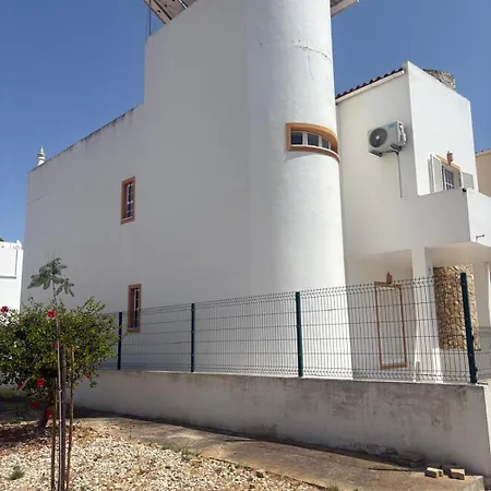 Casa De Ferias Familiar Holiday home *